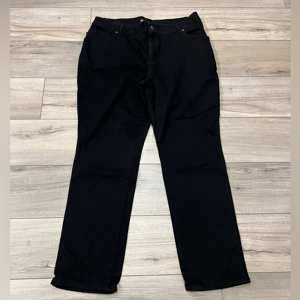 18W ♻ EUC Lee Relaxed Fit Straight Leg Mid Rise | 5 Pocket Black Jeans | 1254